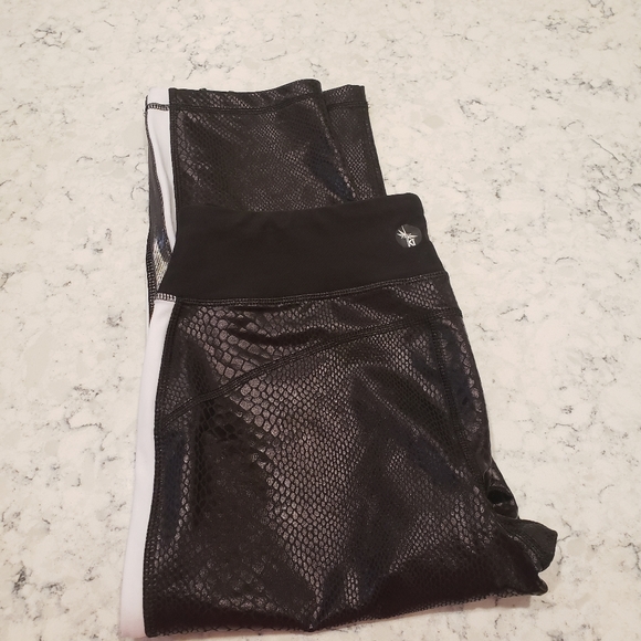 Ki Pro Performance Cropped Coated  Leggings Snakeskin Large - Picture 8 of 11